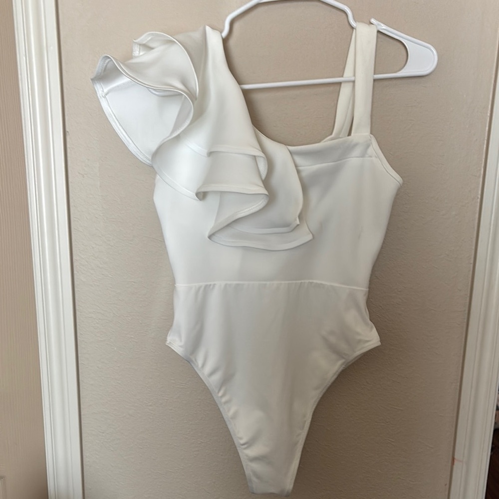 Elegant White One-Shoulder Body Suit